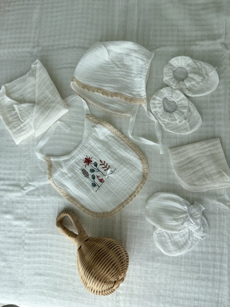 Müslin Yazlık Kız Bebek Nakışlı Hastane Çıkışı