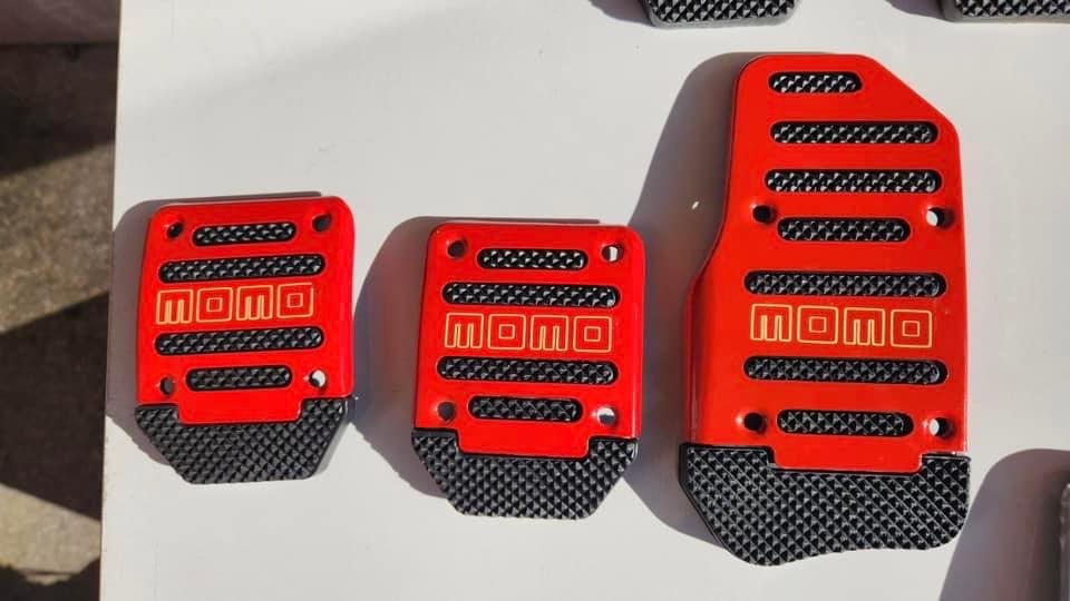 Kırmızı momo pedal seti