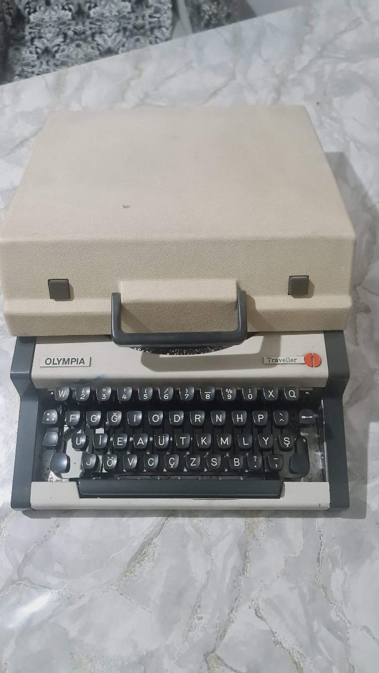 Nostaljik Olympia Traveller Alman malı daktilo