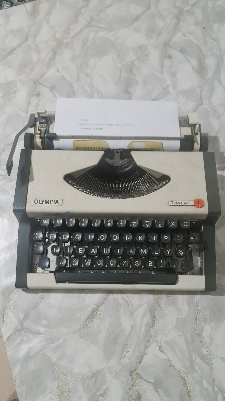 Nostaljik Olympia Traveller Alman malı daktilo