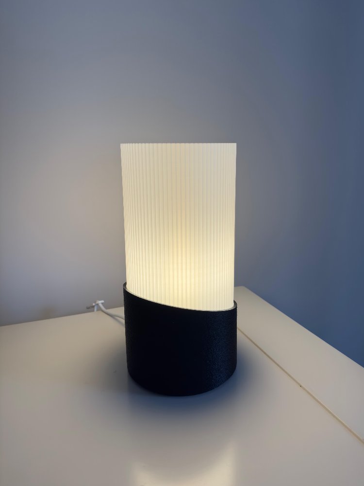3 D Masa ve gece lambası(ampul dahil)