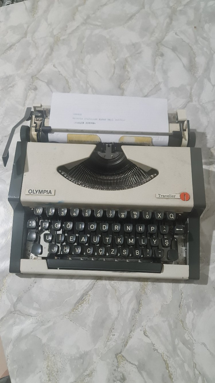 Nostaljik Olympia Traveller Alman malı daktilo