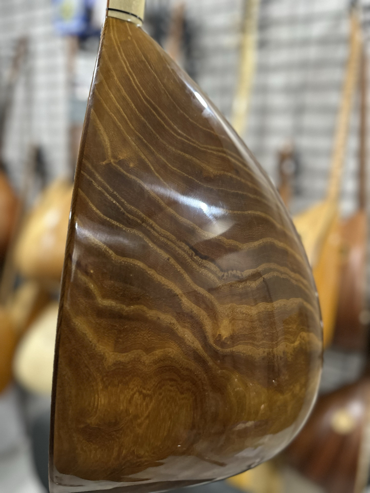 Tam Profesyonel Oyma Dut Bağlama (18 Yıllık Kurumuş Tekne / Kanada Kapak)
