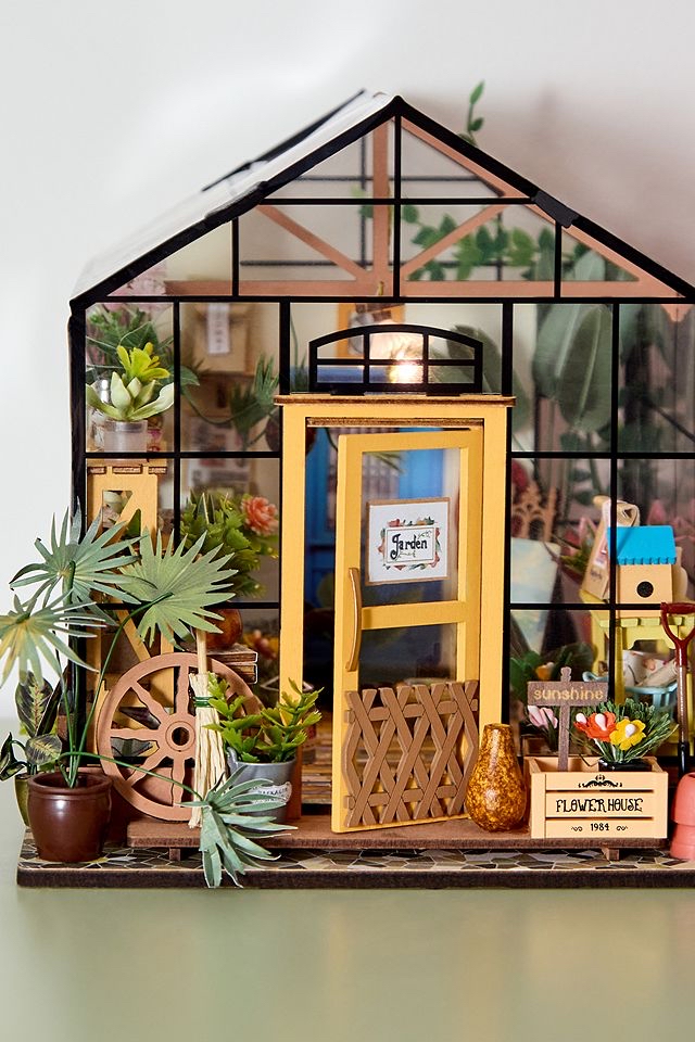 Çiçekçi dükkanı booknook