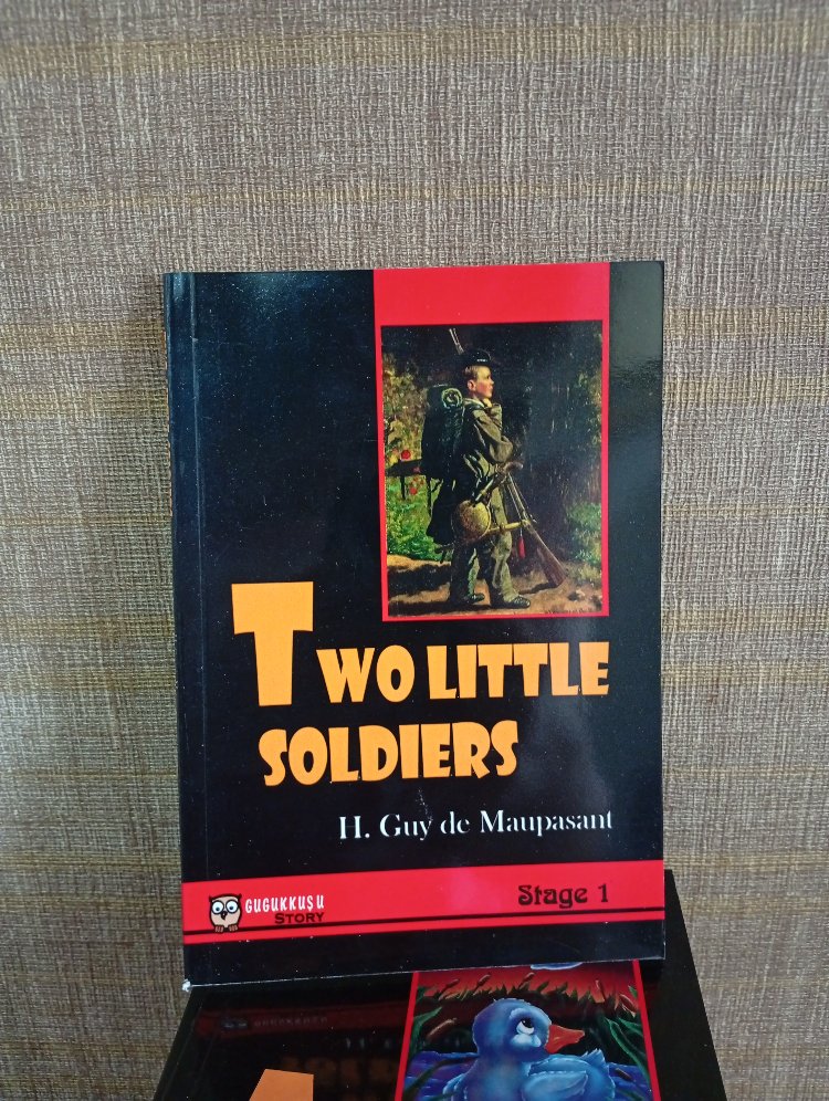 Two Little Soldiers - A1 Seviye İngilizce Okuma Kitabı
