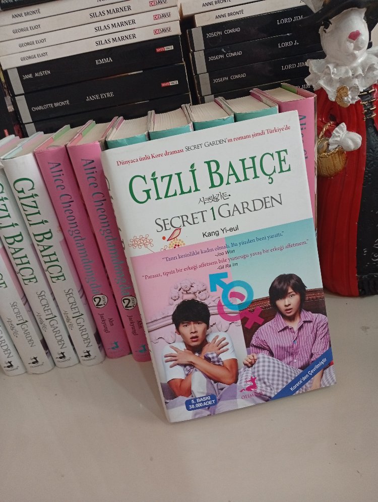 Poster ve Ayıraçlı Koreceden Çeviri- Gizli Bahçe