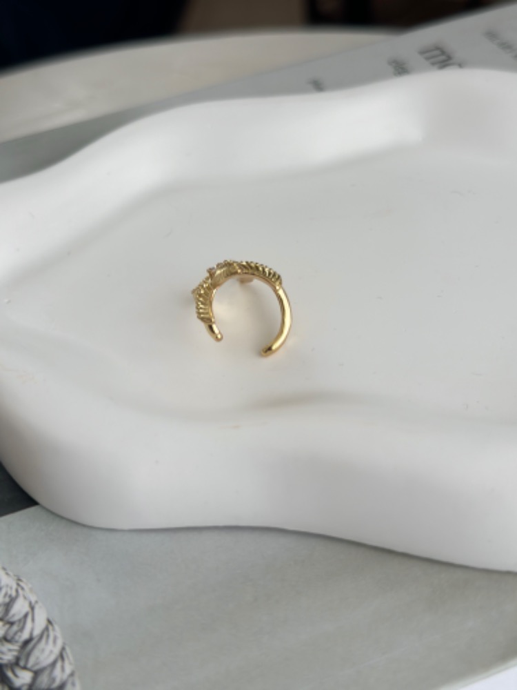 Vip 14K Ortası Taşlı Yıldız Kıkırdak Küpe