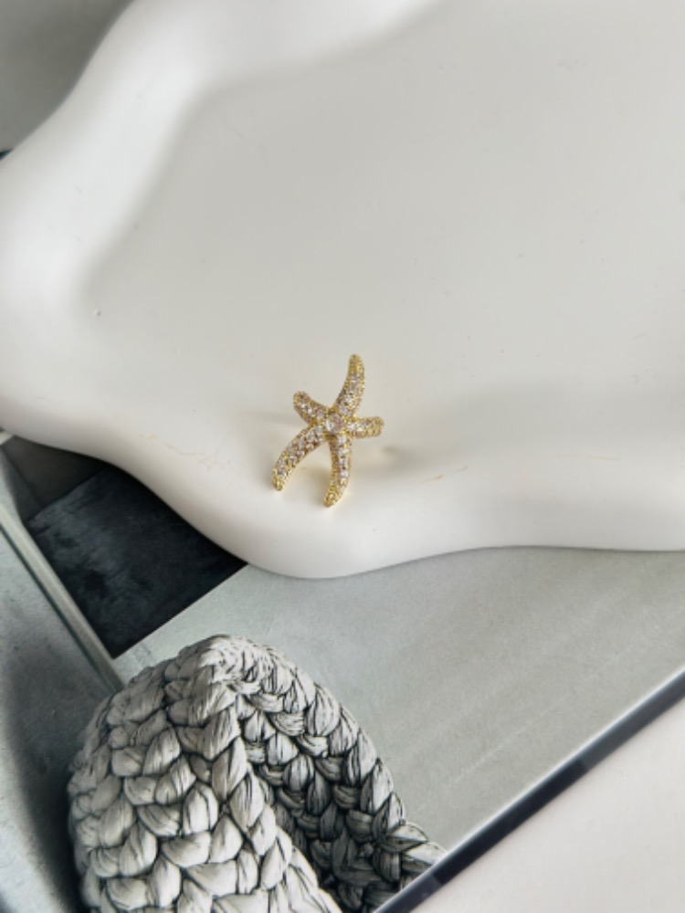 Vip 14K Kum Zirkon Taşlı Yıldız Kıkırdak Küpe