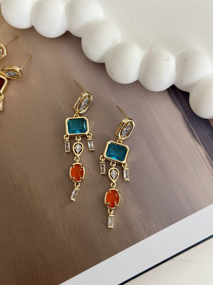 Özel Seri Renkli Taşlı Sallantılı Küpe (Mavi)