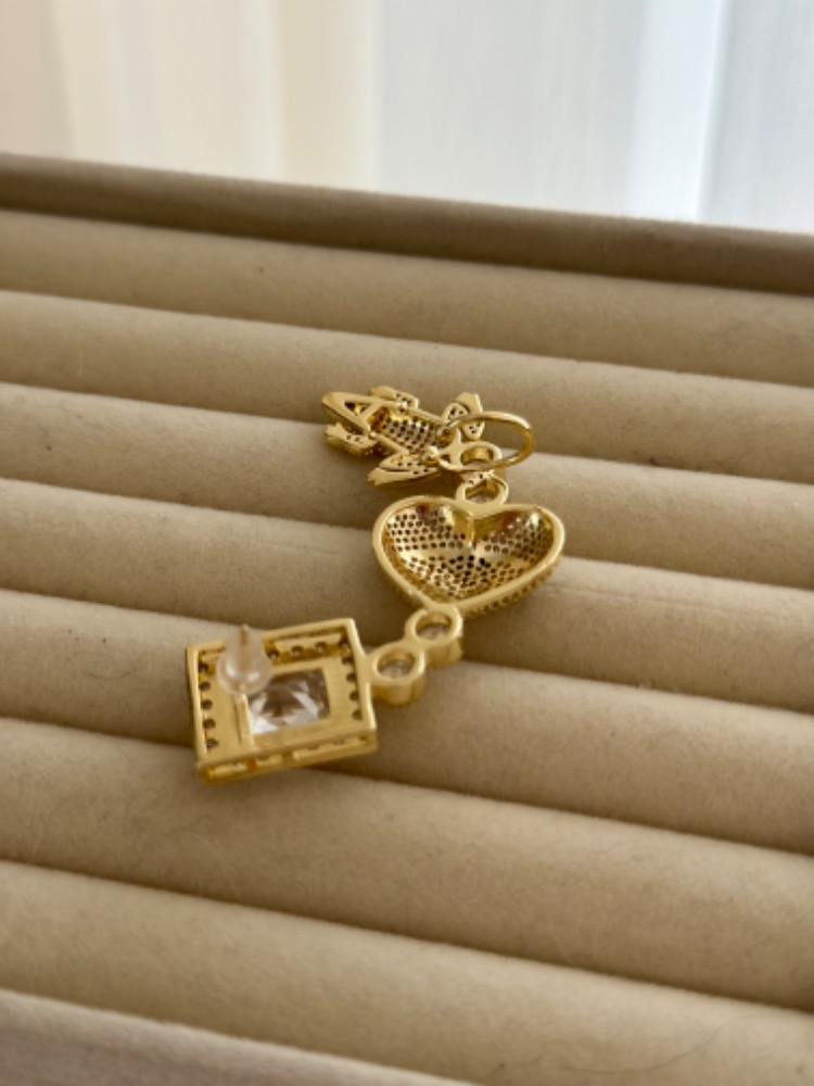 Vip 14K Tasarım Kıkırdak Küpe