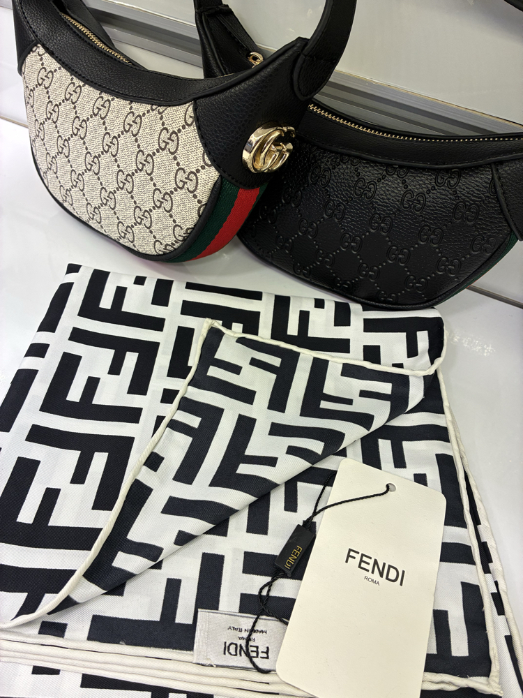 Fendi eşarp