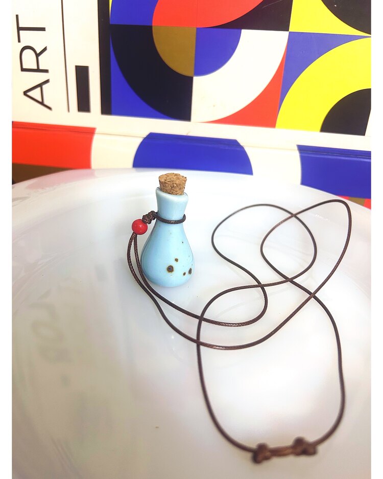 El yapımı seramik bottle mavi şişe