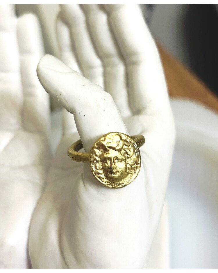 Antik medusa yüzük