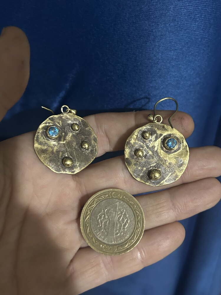 Zirkon taşlı pirinç tasarım küpe