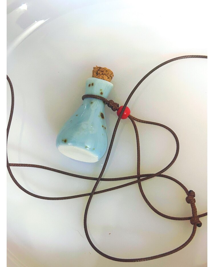 El yapımı seramik bottle mavi şişe