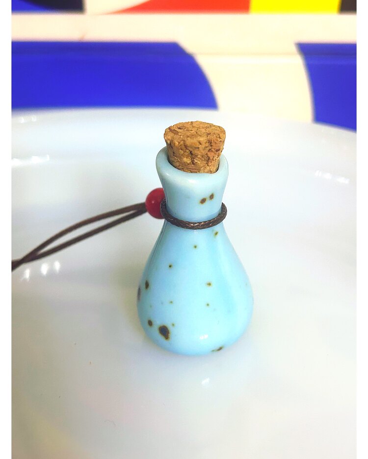 El yapımı seramik bottle mavi şişe