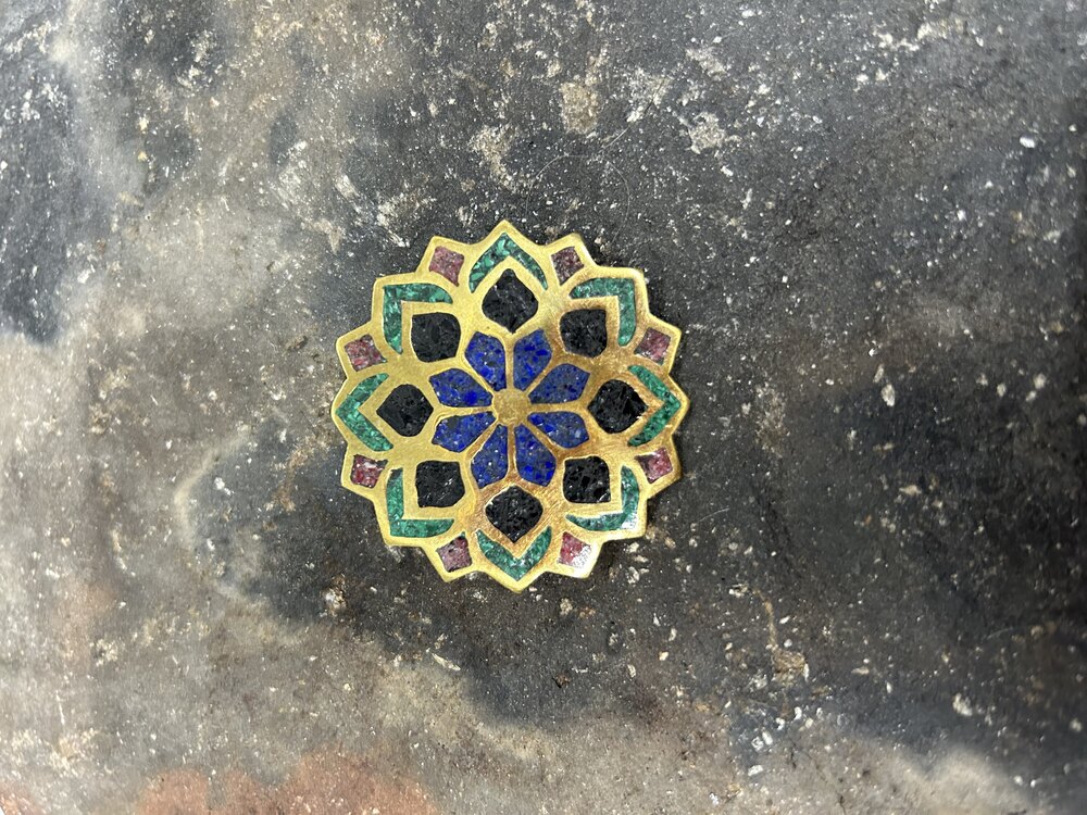 Pirinç selçuklu kolye ucu mozaik rozet broş