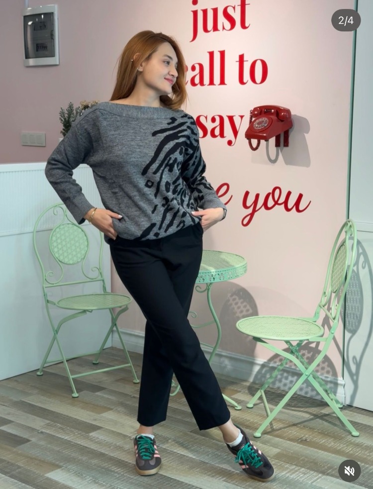 LAL TRİKO ZEBRA DESEN ÖMÜZ DÜĞMELİ KAZAK