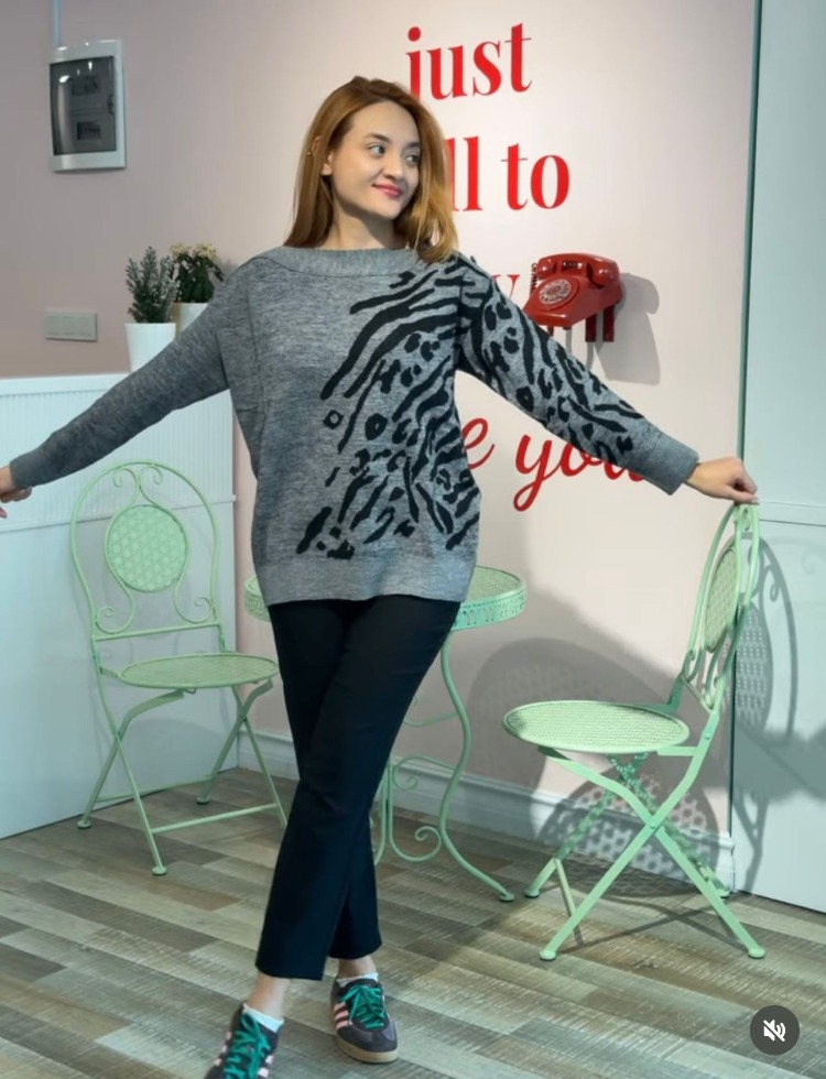 LAL TRİKO ZEBRA DESEN ÖMÜZ DÜĞMELİ KAZAK