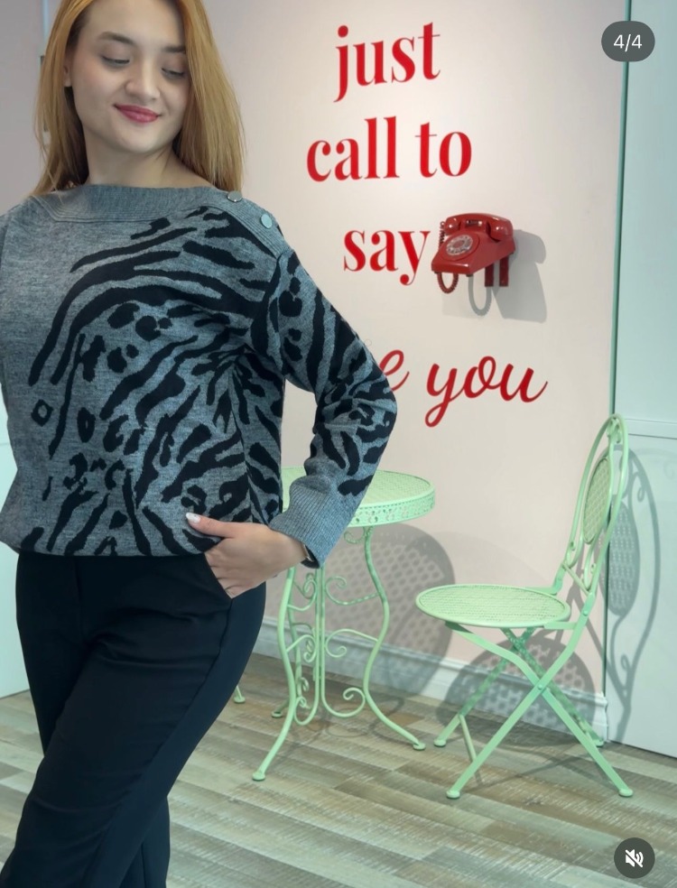 LAL TRİKO ZEBRA DESEN ÖMÜZ DÜĞMELİ KAZAK