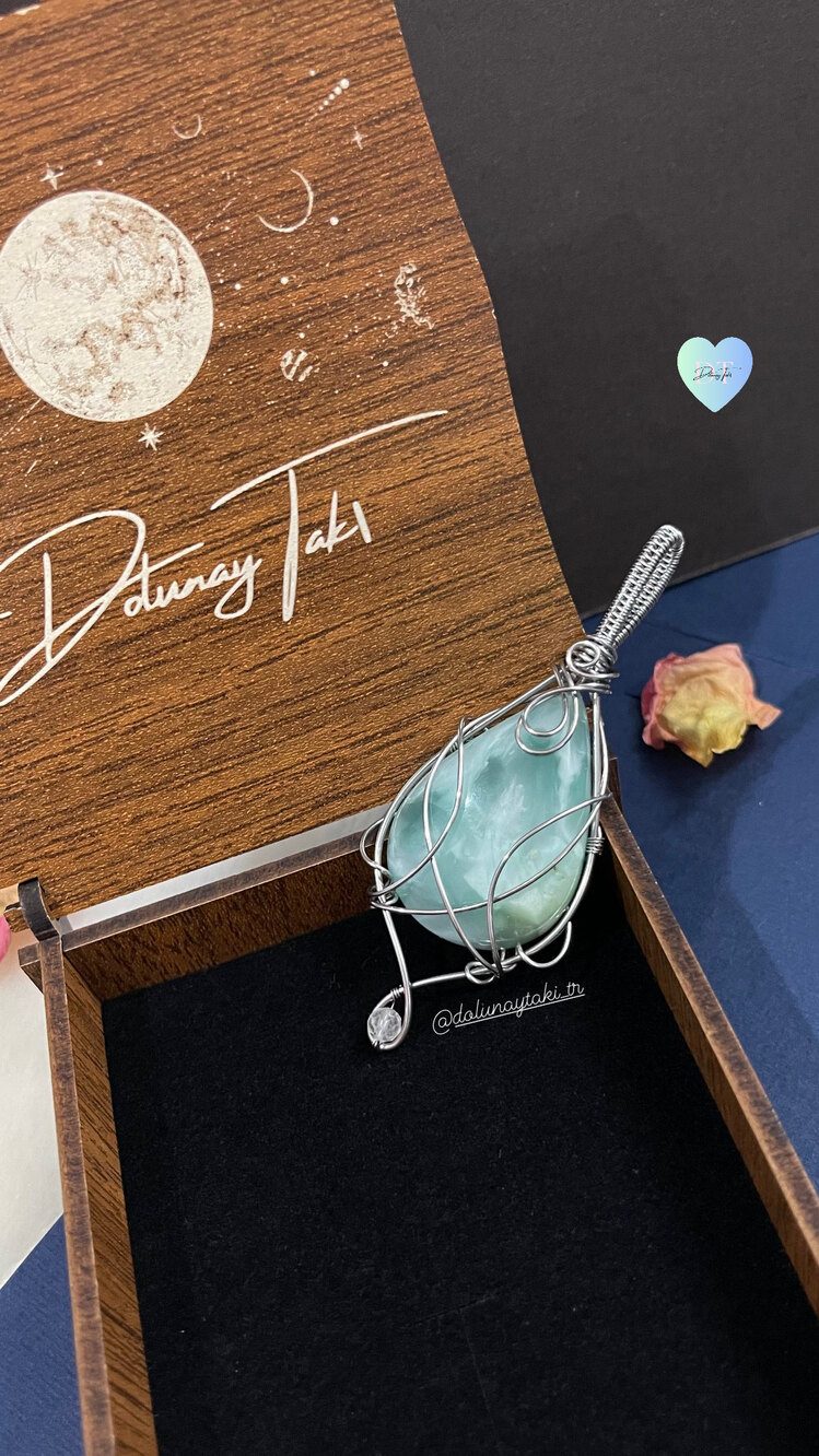 Hemimorphite Taşı Özel Tasarım Çelik Kolye (Ahşap Kutulu)