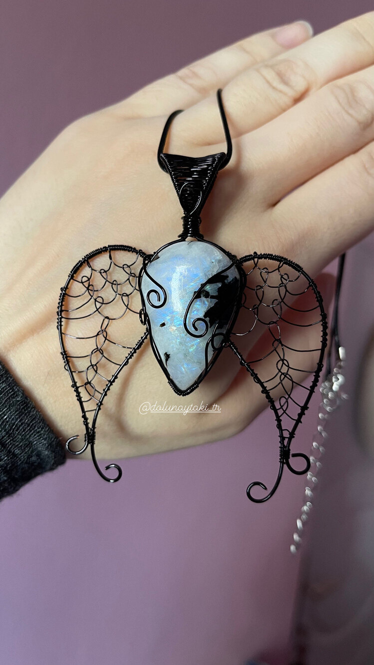 Black Angel / Aytaşı Siyah Melek Kolye (Ahşap Kutulu)