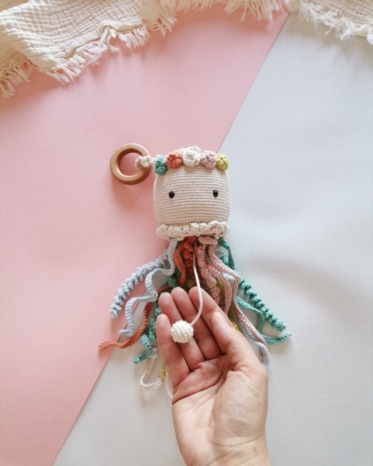 Amigurumi Denizanası Jill Oyuncak (Müzik Kutulu)