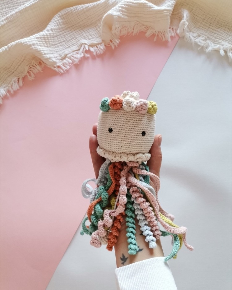 Amigurumi Denizanası Jill Oyuncak (Müzik Kutulu)