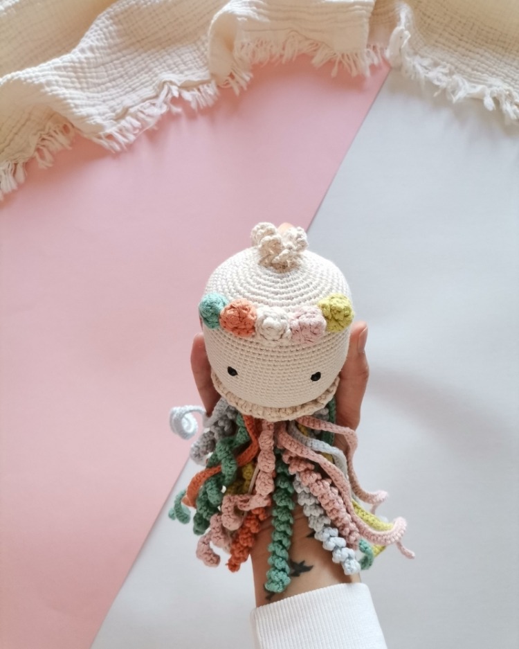 Amigurumi Denizanası Jill Oyuncak (Müzik Kutulu)
