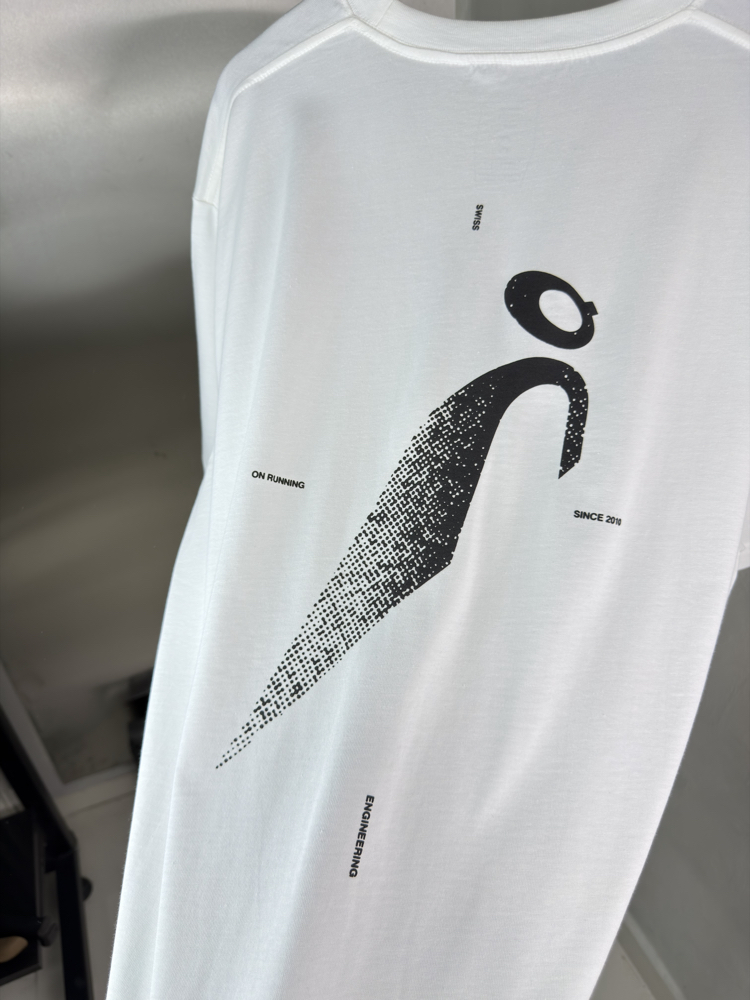 On Cloud Orjinal Etiketli T-Shirt Beyaz (Sırt Detay)