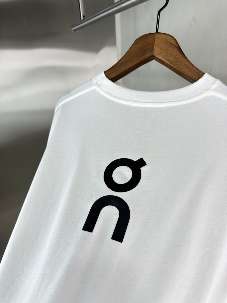 On Cloud Orjinal Etiketli T-Shirt Beyaz (Sırt Detay)