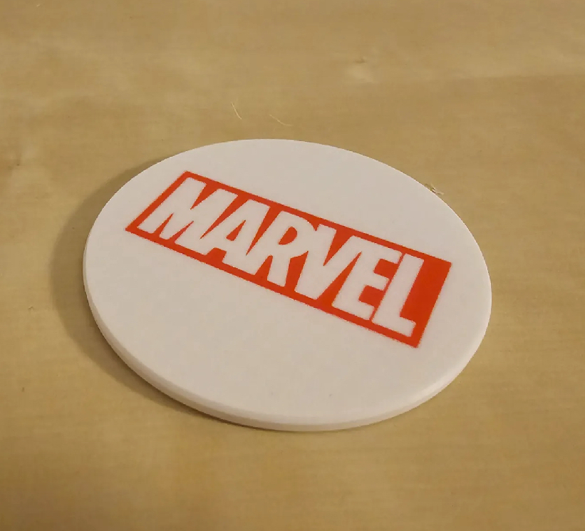 Marvel Temalı stand + 2 bardak altlığı