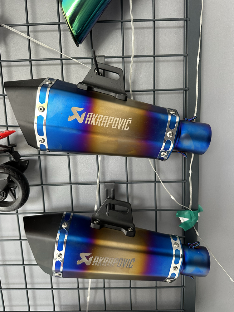 AKRAPOVIC BUKALEMUN SUSTURUCULU SÖK TAK