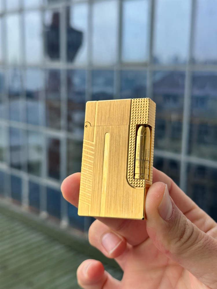 007 James Bond Gold Dupont