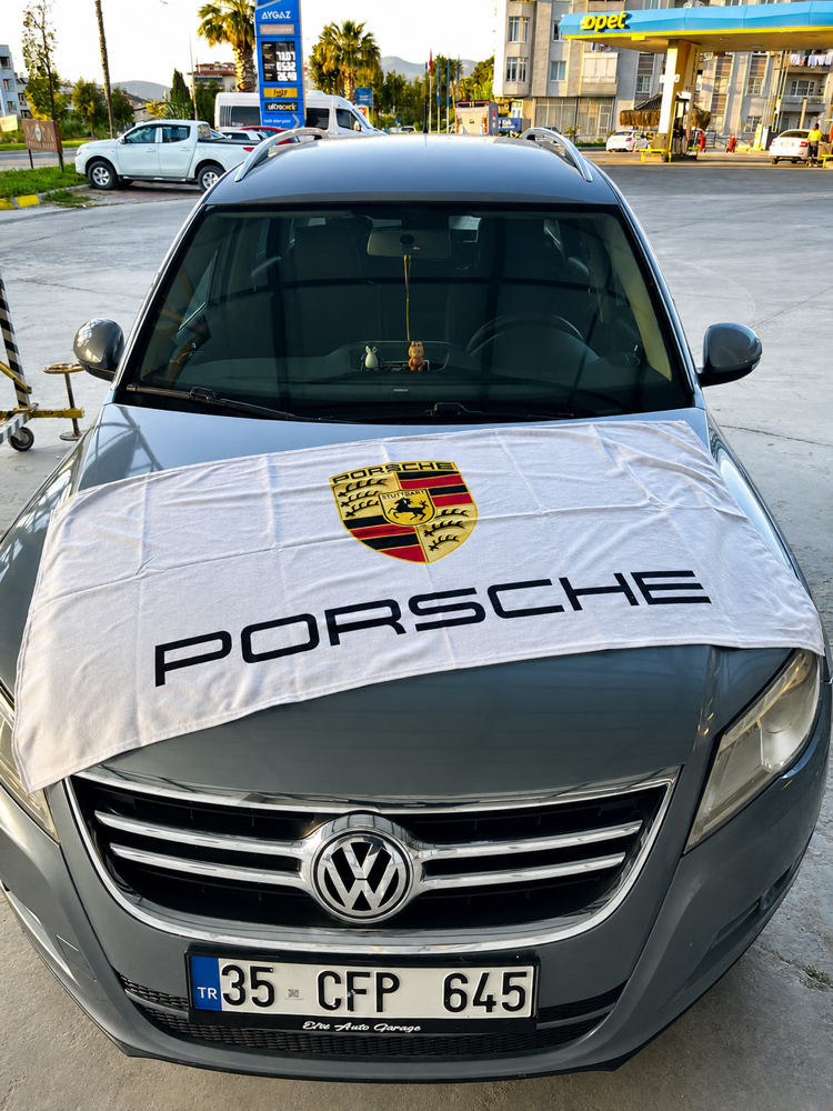 Büyük boy beyaz Porsche havlu
