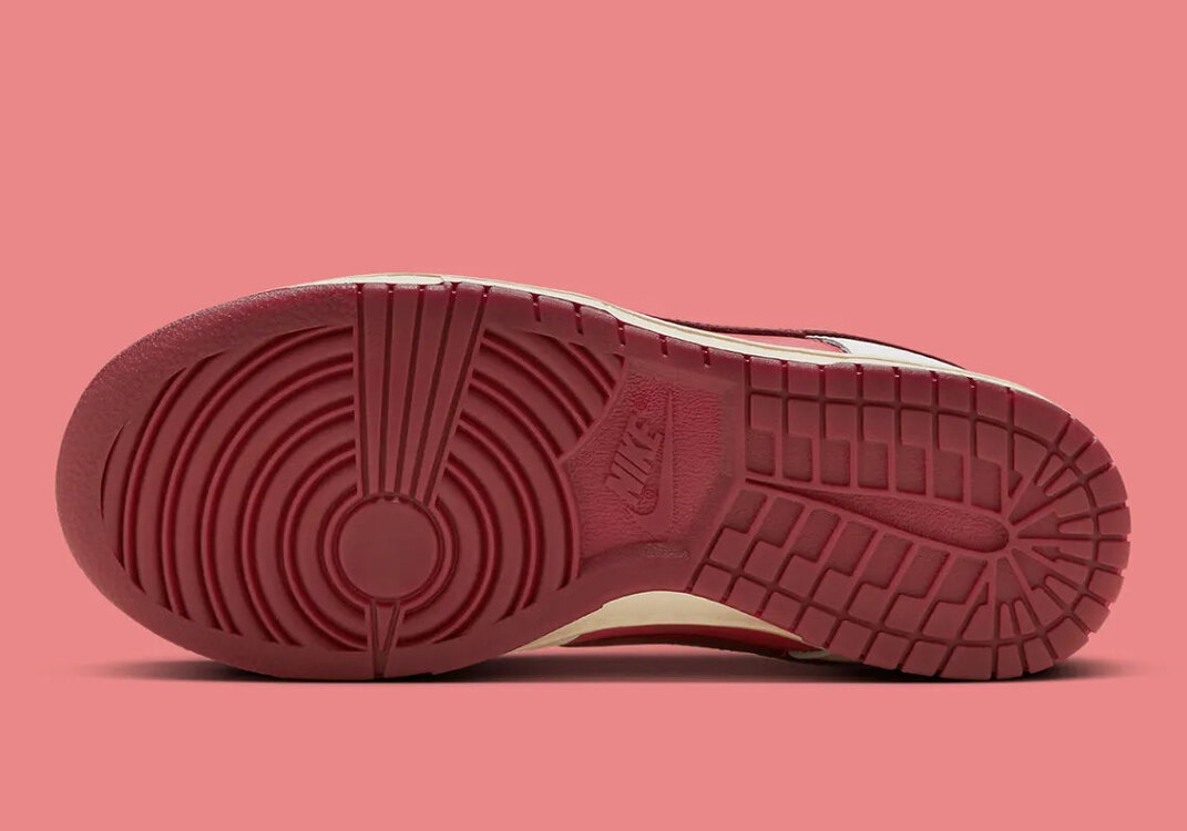 Nike Dunk Low “Valentine’s Day”