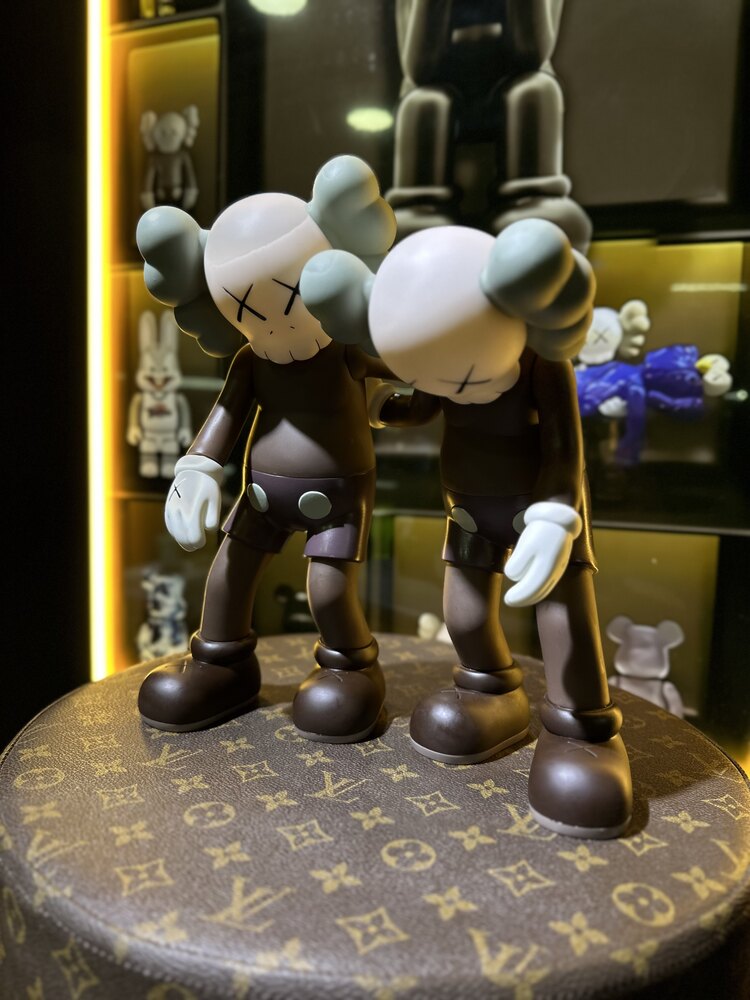 Kaws “ALONG THE WAY”