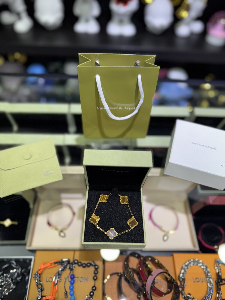 Van cleef kahve