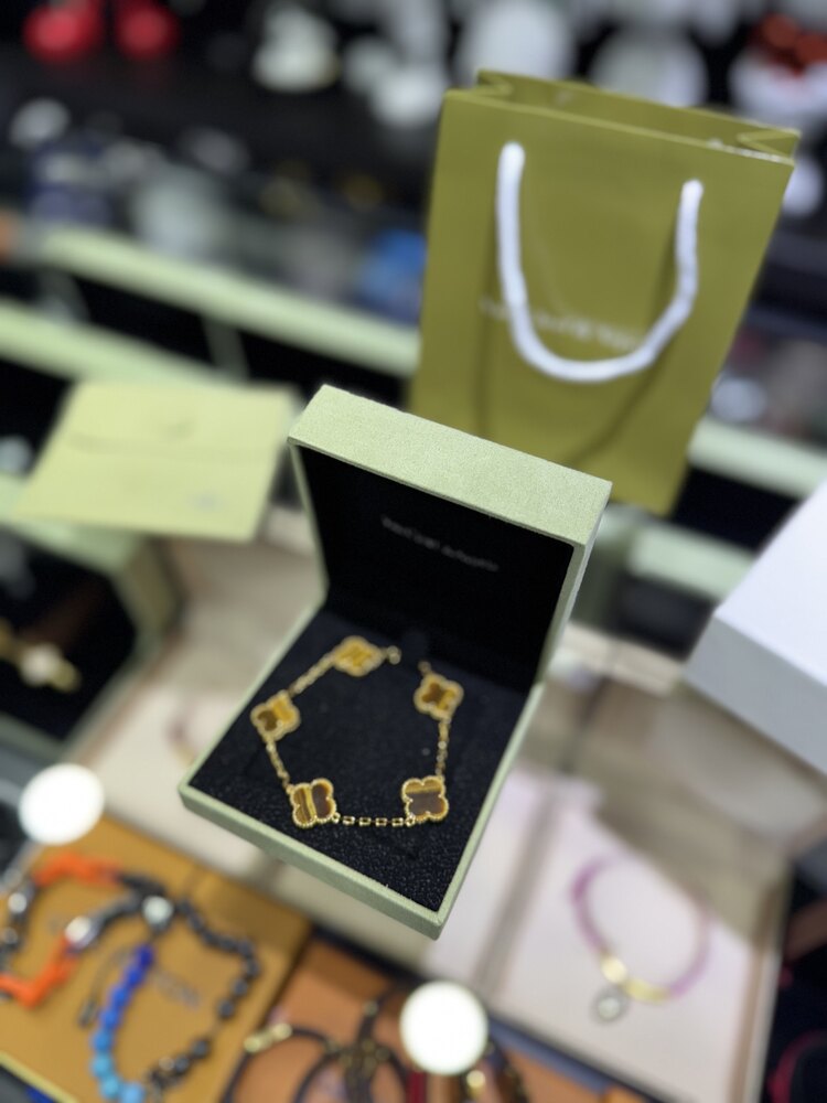 Van cleef kahve