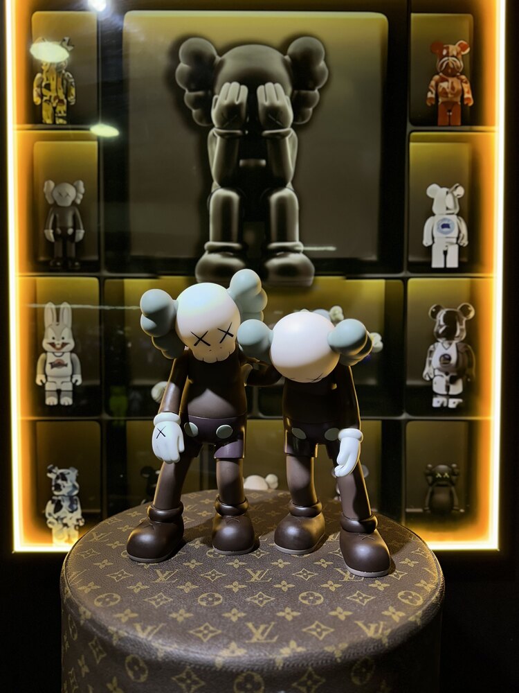 Kaws “ALONG THE WAY”