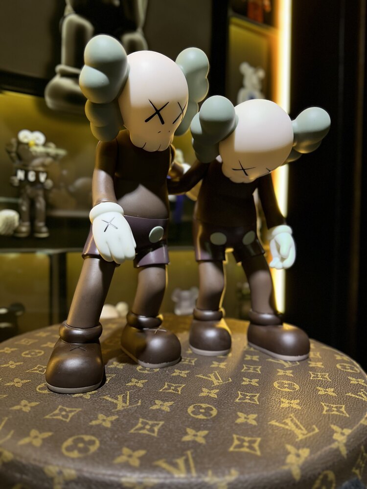 Kaws “ALONG THE WAY”