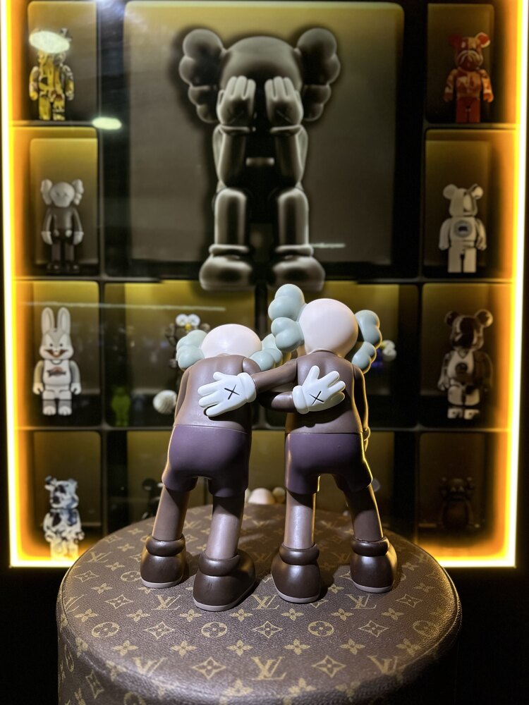 Kaws “ALONG THE WAY”