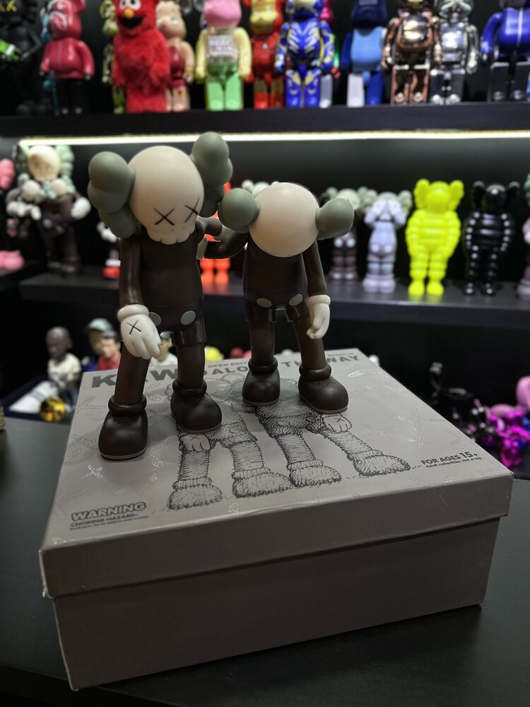 Kaws “ALONG THE WAY”