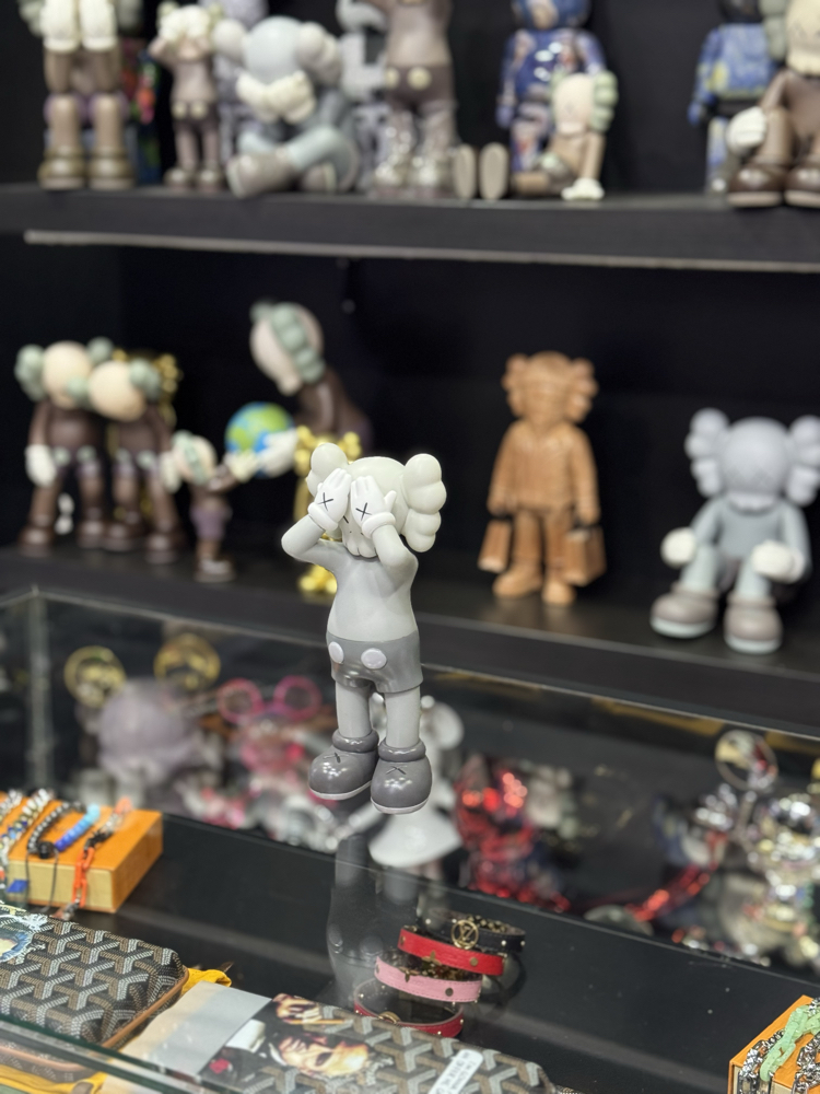 Kaws 19cm