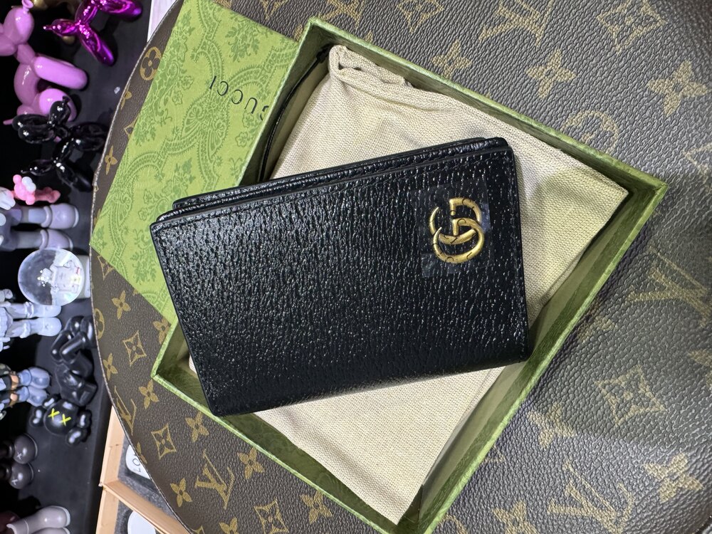 Gucci cüzdan