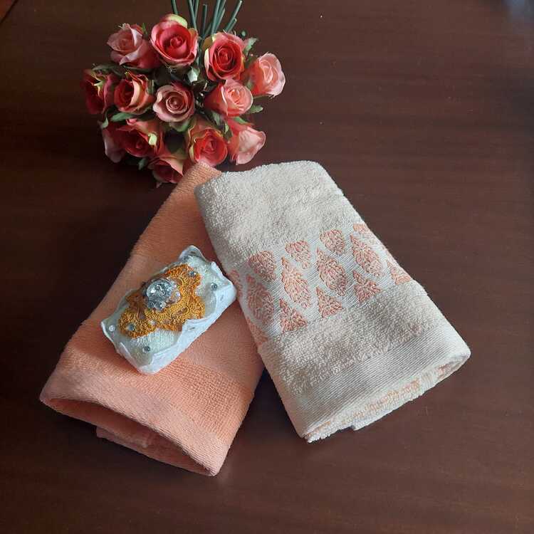 TSB1 Hediyelik Küçük Havlu Set (30x50 Havlux2 + El Yapım Süs Kokulu Sabunx1)