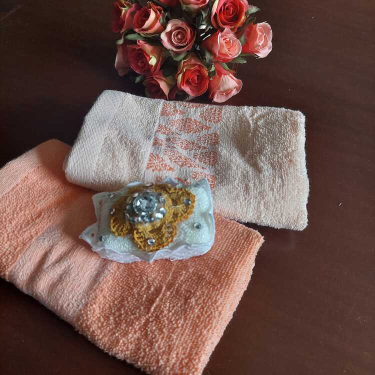 TSB4 Hediyelik Küçük Havlu Set (30x50 Havlux2 + El Yapım Süs Kokulu Sabunx1)