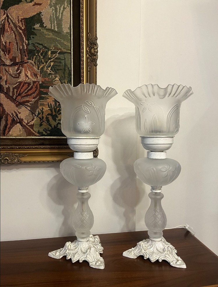 5653 Çap 21cm Yükseklik 46cm Beyaz Opal Cam Metal Lamba Klasik Kablolu Tuşlu 1 Adet