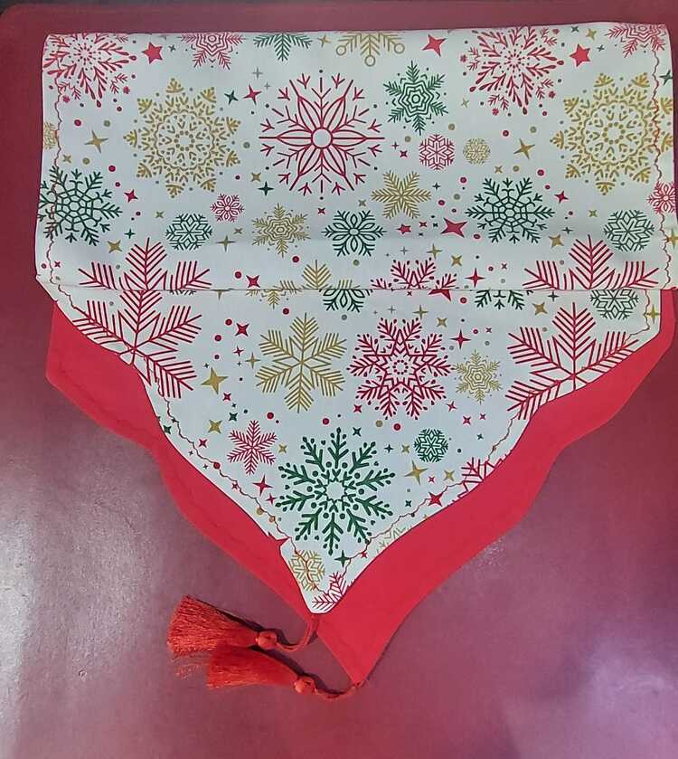 B7070350 135x45cm Runner Panama Keteni Çift Taraflı Yıldızlı Arkası Kırmızı Standart 1 Adet