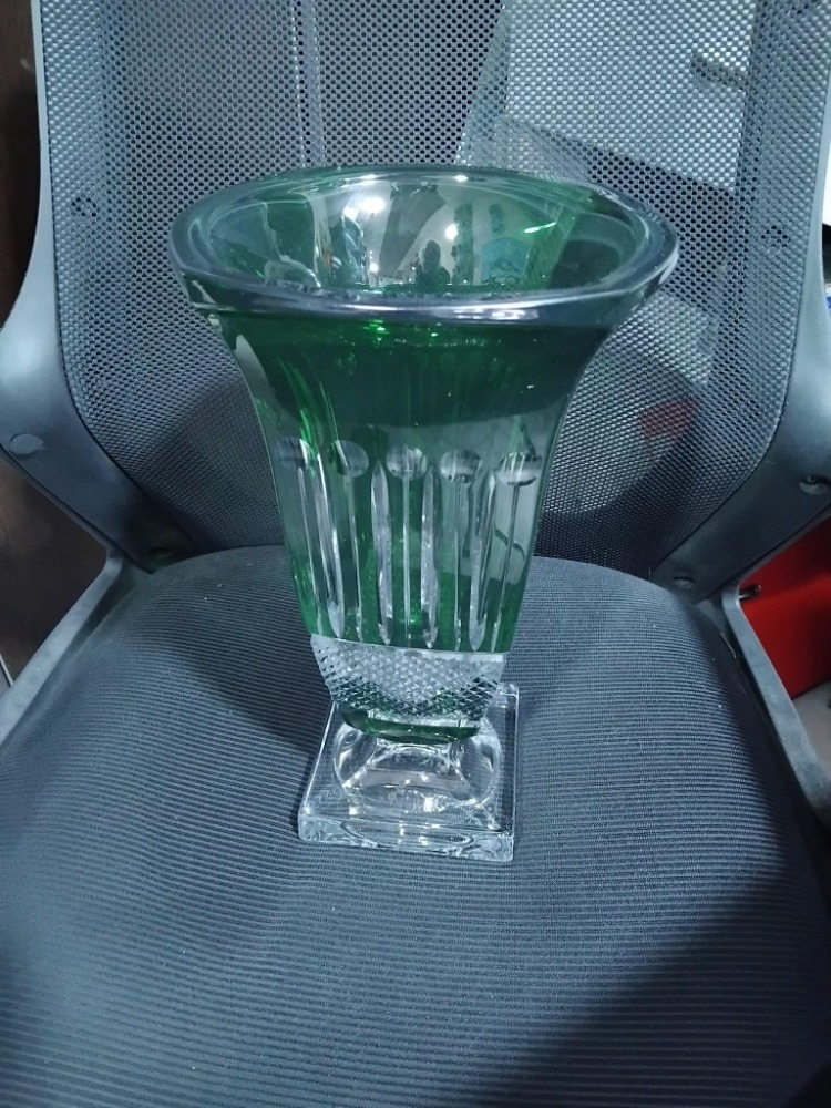 183115042026 Yeşil kristal vazo h.33 cm Çap 20 cm